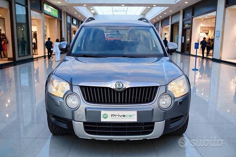 Usata Skoda Yeti Active 105 CV (77 kW) 2012 Grigio SUV