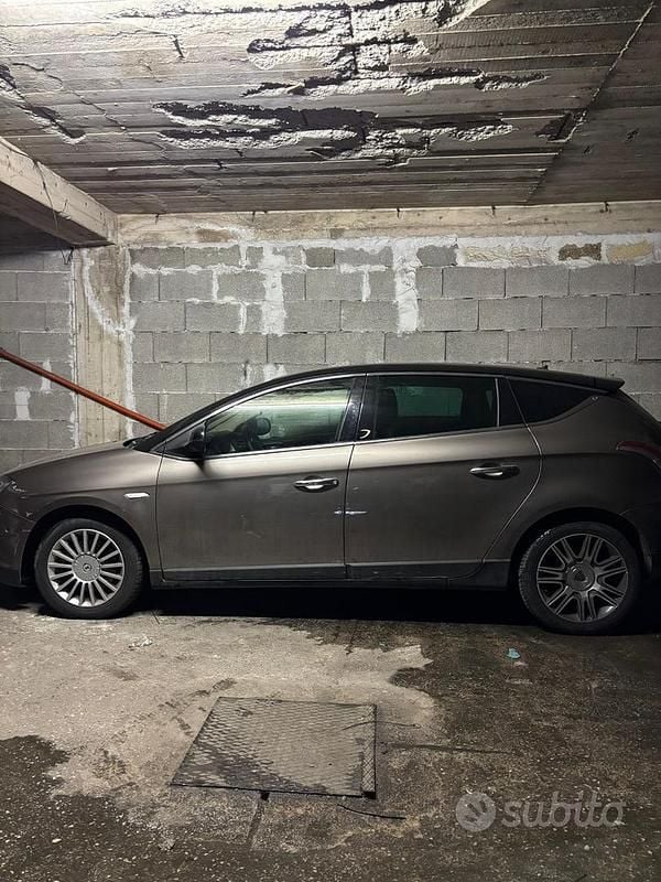 Usata Lancia Delta 205 CV (150 kW) 2010 Utilitaria