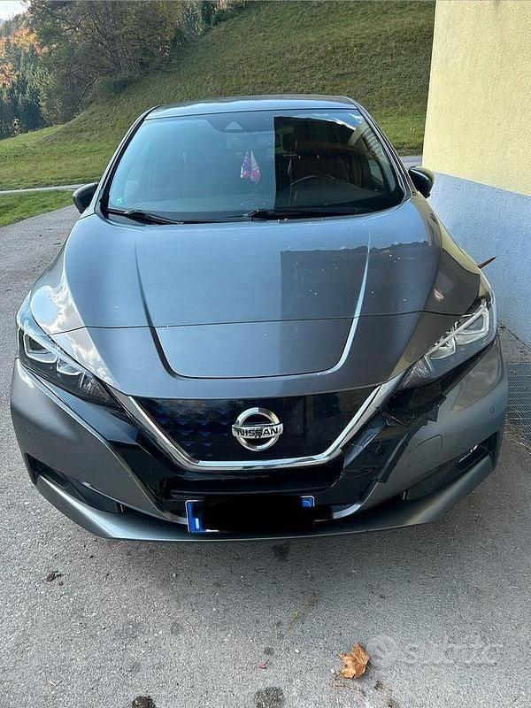 Usata Nissan Leaf 89 kW (122 CV) 2020 Grigio Utilitaria