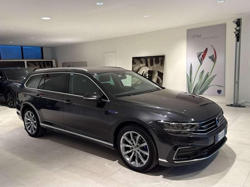 Usata VW Passat GTE 218 CV (160 kW) 2020 Grigio Station wagon