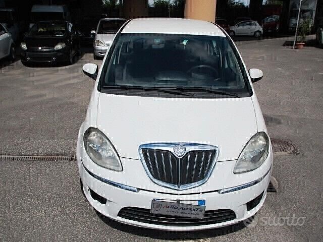 Usata Lancia Musa 78 CV (57 kW) 2010 Bianco pastello Monovolume