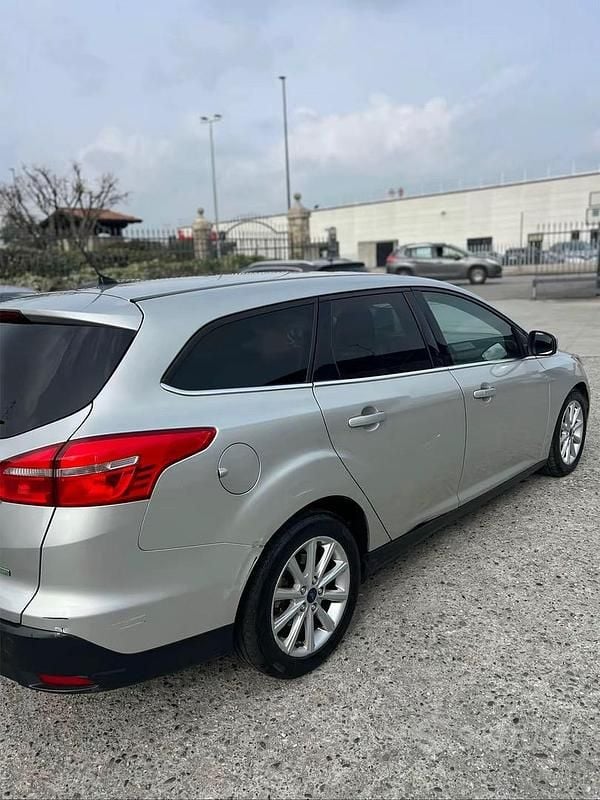 Usata Ford Focus Titanium 125 CV (91 kW) 2015 Grigio Station wagon