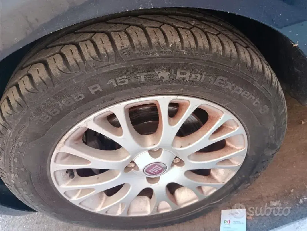 Usata Fiat Grande Punto 69 CV (50 kW) 2012 Bluazzurro Utilitaria