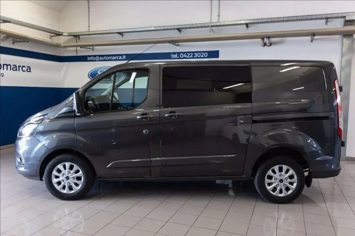 Usata Ford Transit Custom Titanium 170 CV (125 kW) 2022 Grigio metallizzato Cabrio