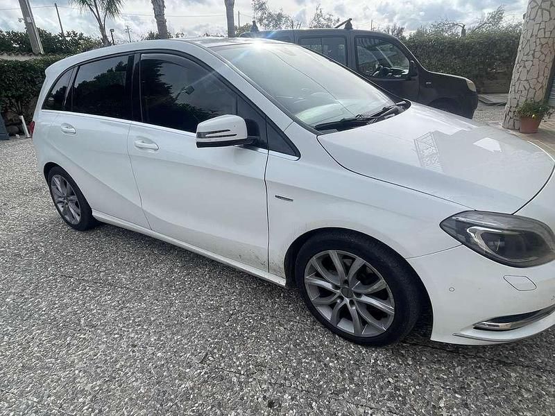 Usata Mercedes B180 Executive 109 CV (80 kW) 2012 Bianco Monovolume
