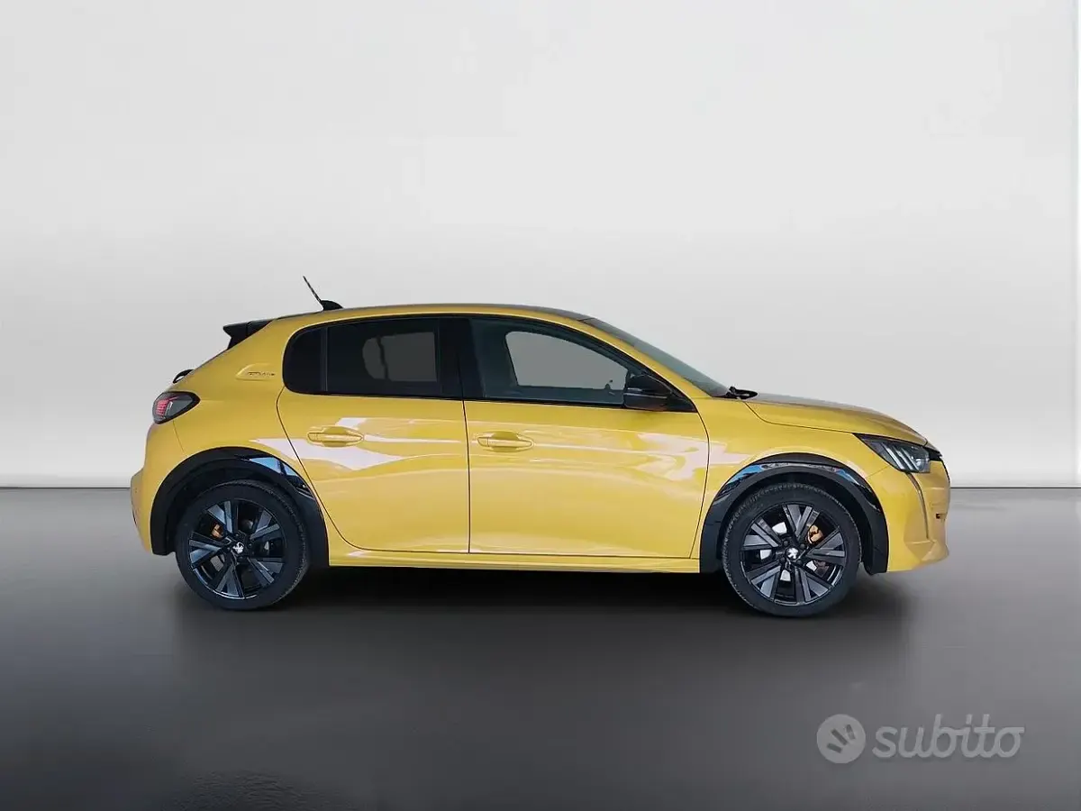Usata Peugeot 208 GT-line 101 CV (74 kW) 2020 Giallo Utilitaria