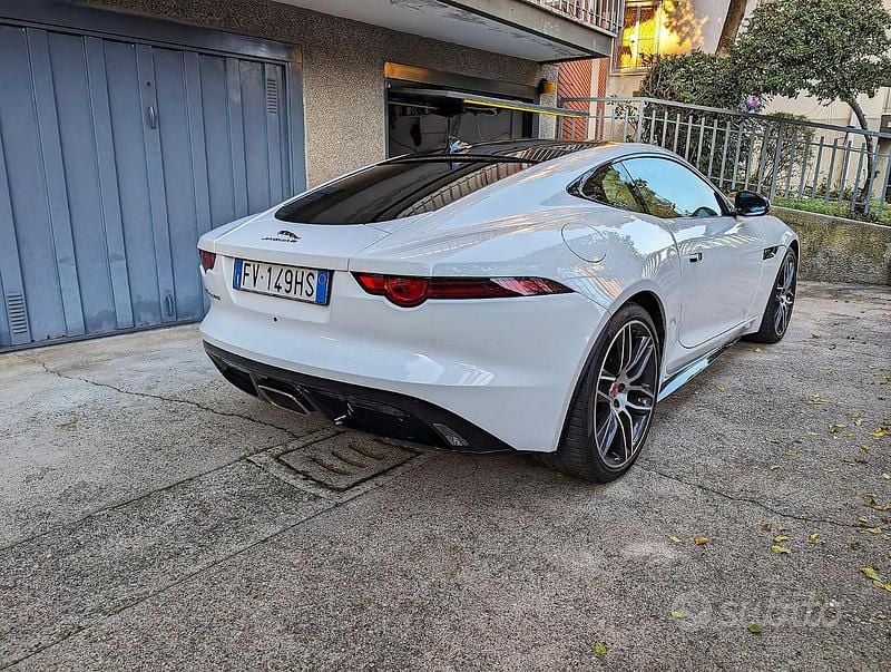 Usata Jaguar F-Type R-Dynamic 300 CV (220 kW) 2019 Bianco Coupé