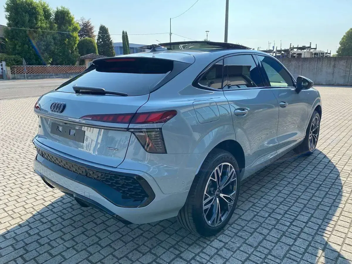 Nuova Audi Q3 Sportback Ambiente 204 CV (150 kW) 2026 Grigio freccia SUV