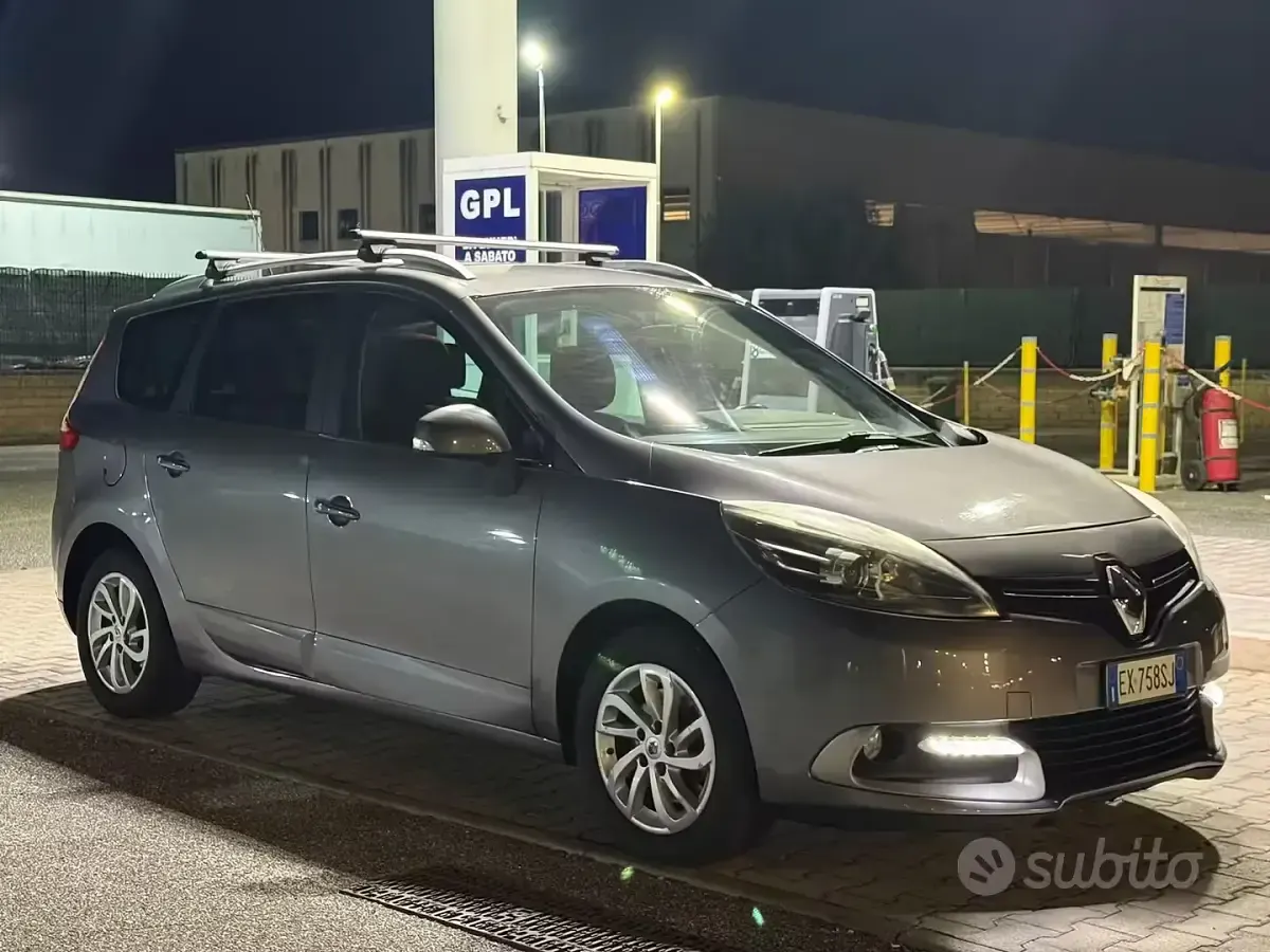 Usata Renault Scénic III 110 CV (80 kW) 2014 Grigio Monovolume