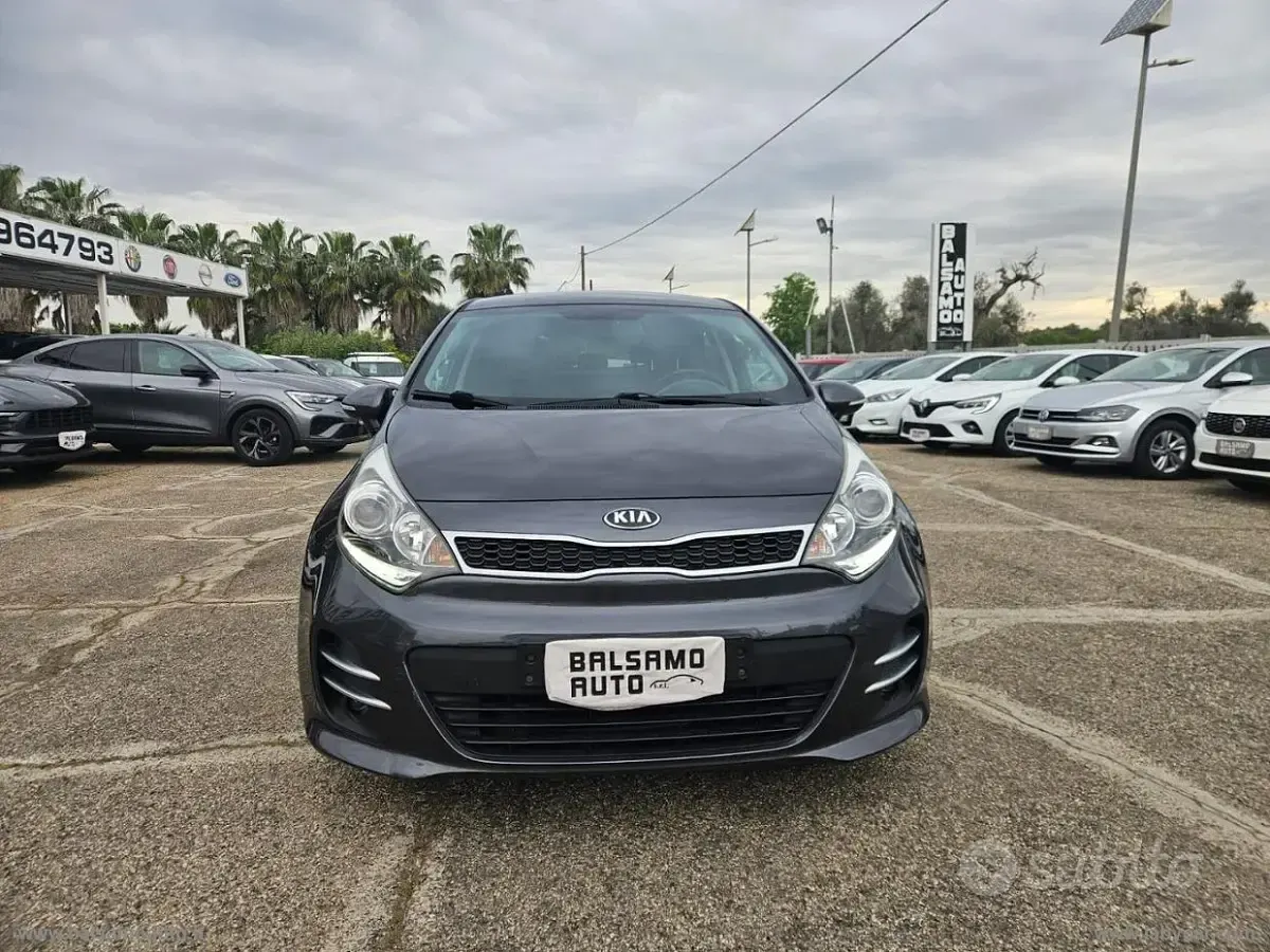 Usata Kia Rio 90 CV (66 kW) 2016 Grigio Utilitaria