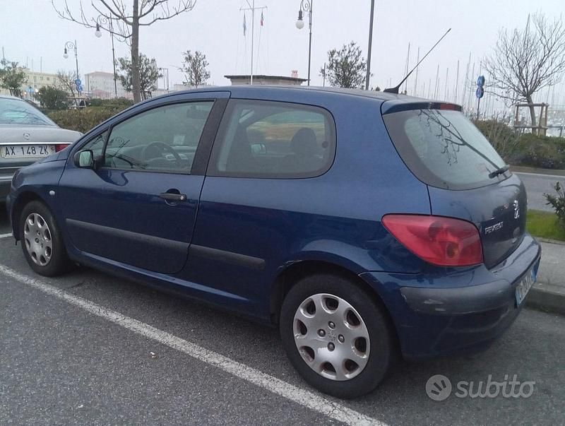 Usata Peugeot 307 70 CV (51 kW) 2003 Blu Berlina
