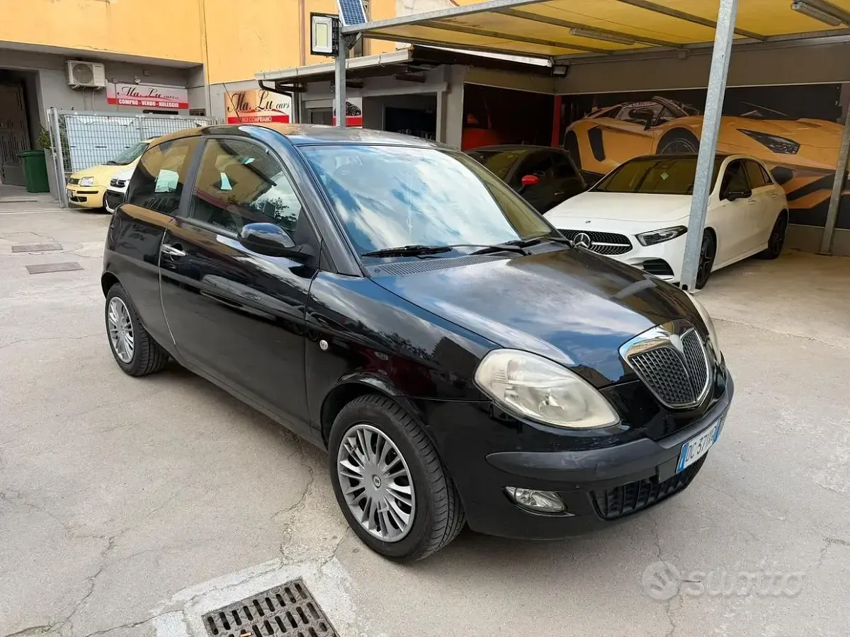 Usata Lancia Ypsilon 75 CV (55 kW) 2006 Nero Utilitaria