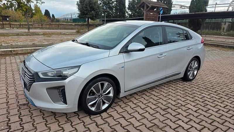 Argento Usata 2017 Hyundai Ioniq Comfort Due volumi | 9700 € (Buon prezzo) - Immagine 1/4