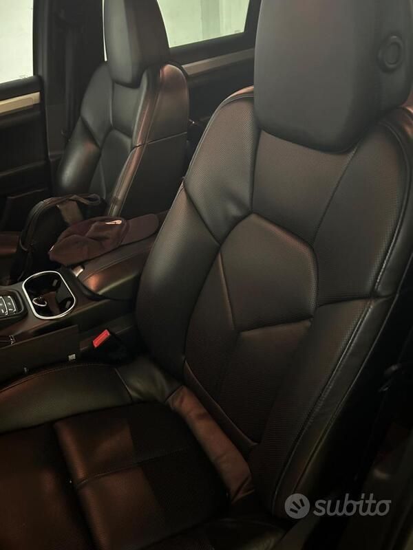Usata Porsche Cayenne 245 CV (180 kW) 2011 Grigio SUV