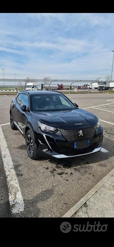 Usata Peugeot 2008 Allure 130 CV (95 kW) 2023 Nero SUV