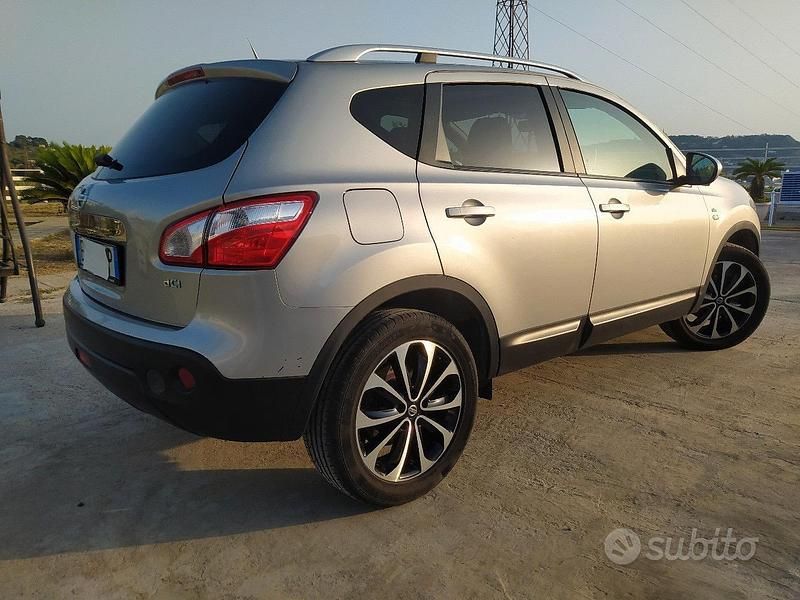 Grigio Usata 2013 Nissan Qashqai SUV | 6000 € - Immagine 1/4