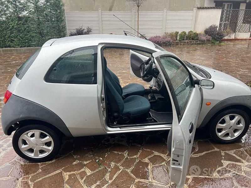 Usata Ford Ka 69 CV (50 kW) 2007 Argento Berlina