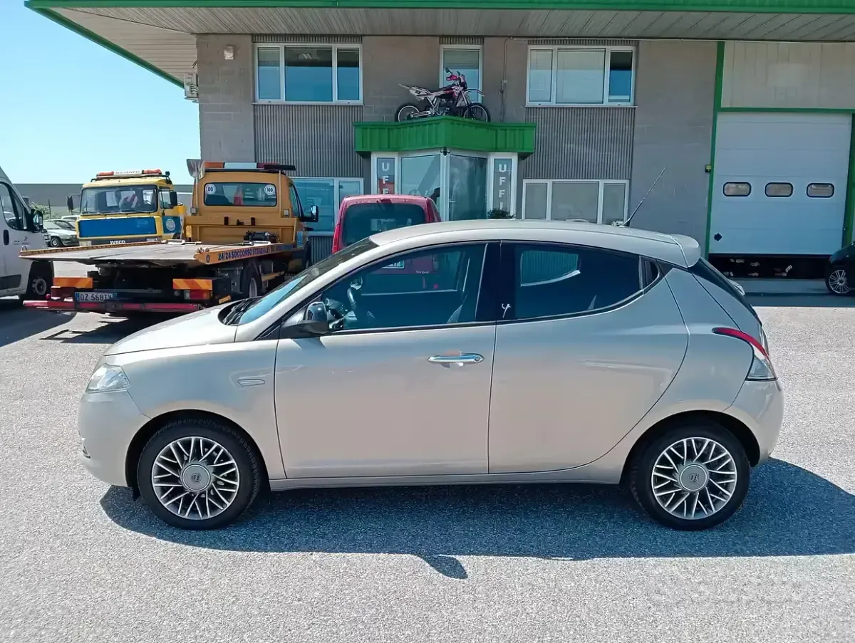 Usata Lancia Ypsilon Gold 85 CV (62 kW) 2012 Beige Utilitaria