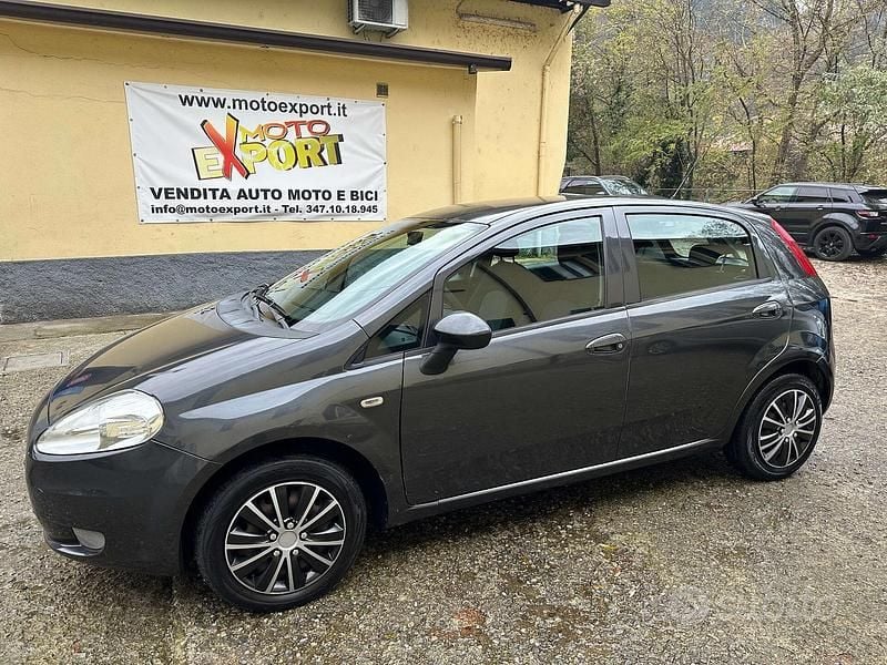 Grigio Usata 2010 Fiat Grande Punto S Due volumi | 3890 € (Buon prezzo) - Immagine 1/4