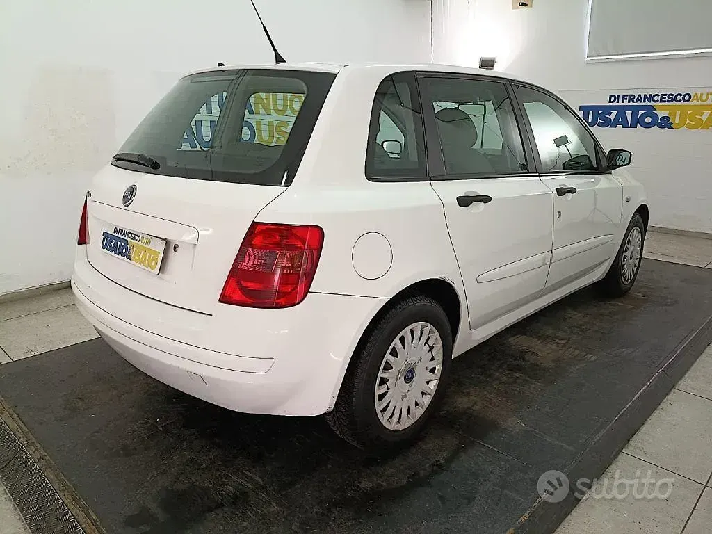 Usata Fiat Stilo Dynamic 103 CV (75 kW) 2004 Grigio metallizzato Berlina