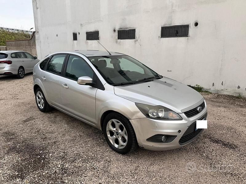 Usata Ford Focus 110 CV (80 kW) 2010 Grigio Berlina