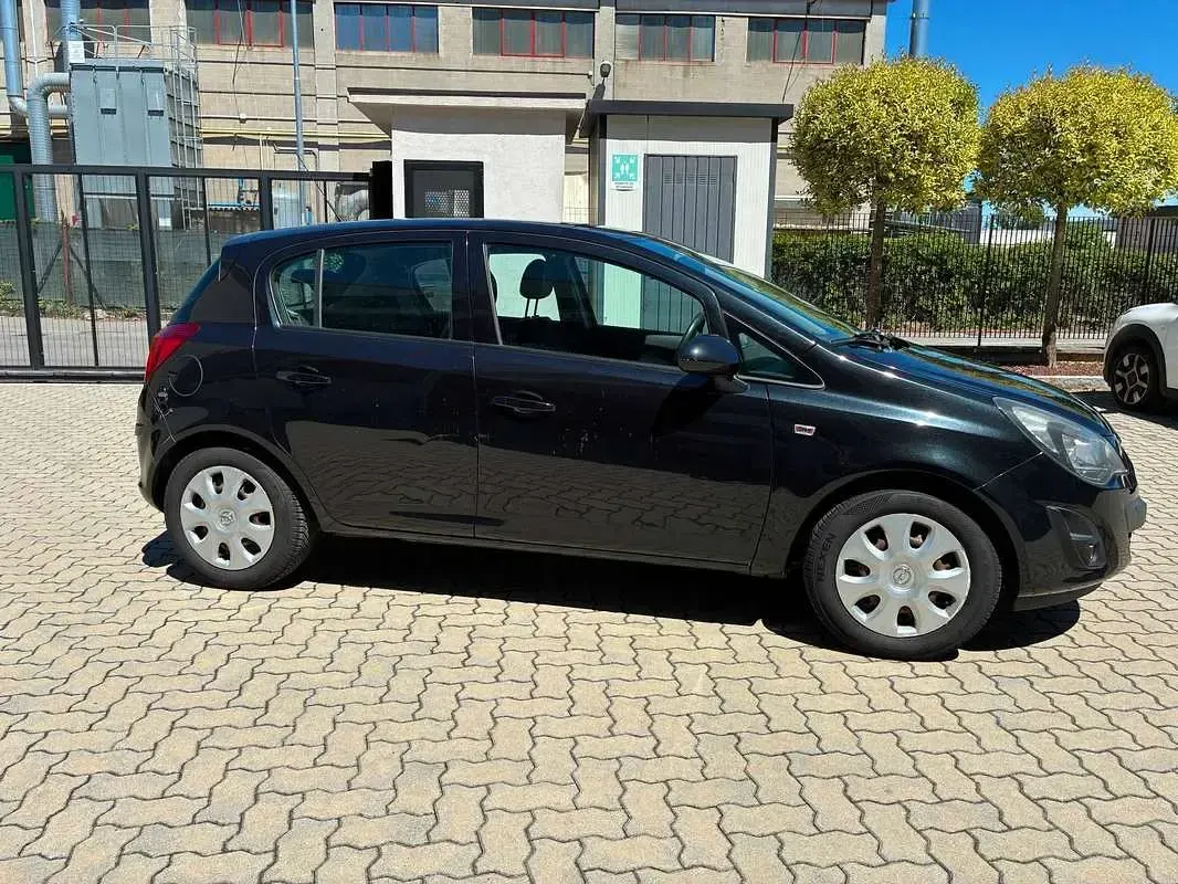 Usata Opel Corsa 75 CV (55 kW) 2015 Nero Utilitaria