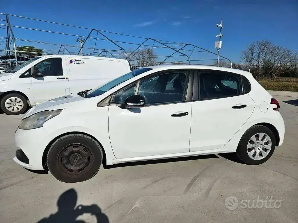 Usata Peugeot 208 Active 75 CV (55 kW) 2016 Bianco Utilitaria