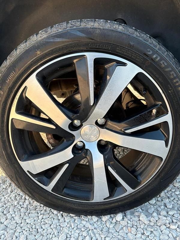 Usata Peugeot 2008 Allure 100 CV (73 kW) 2015 Bianco SUV