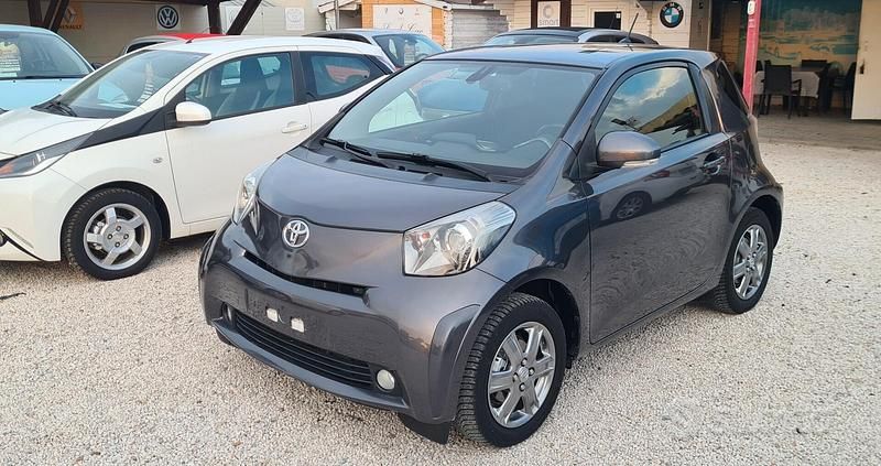 Usata Toyota iQ 68 CV (50 kW) 2009 Grigio Utilitaria