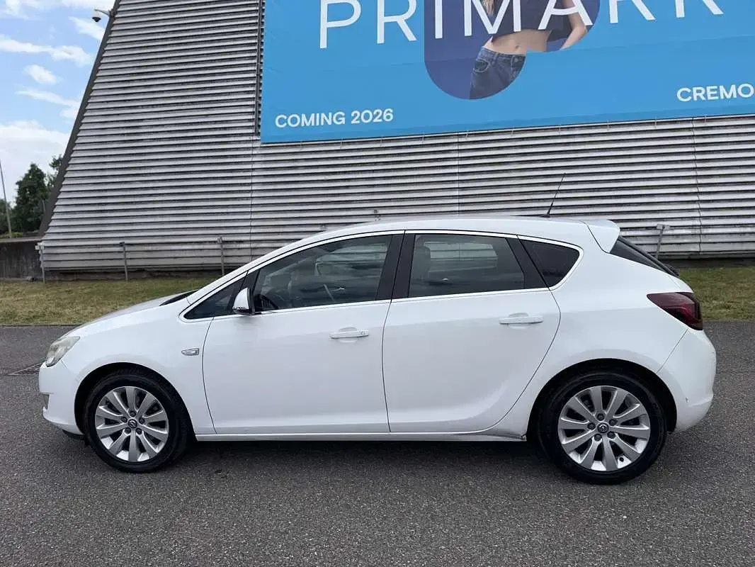 Usata Opel Astra Cosmo 110 CV (80 kW) 2012 Berlina