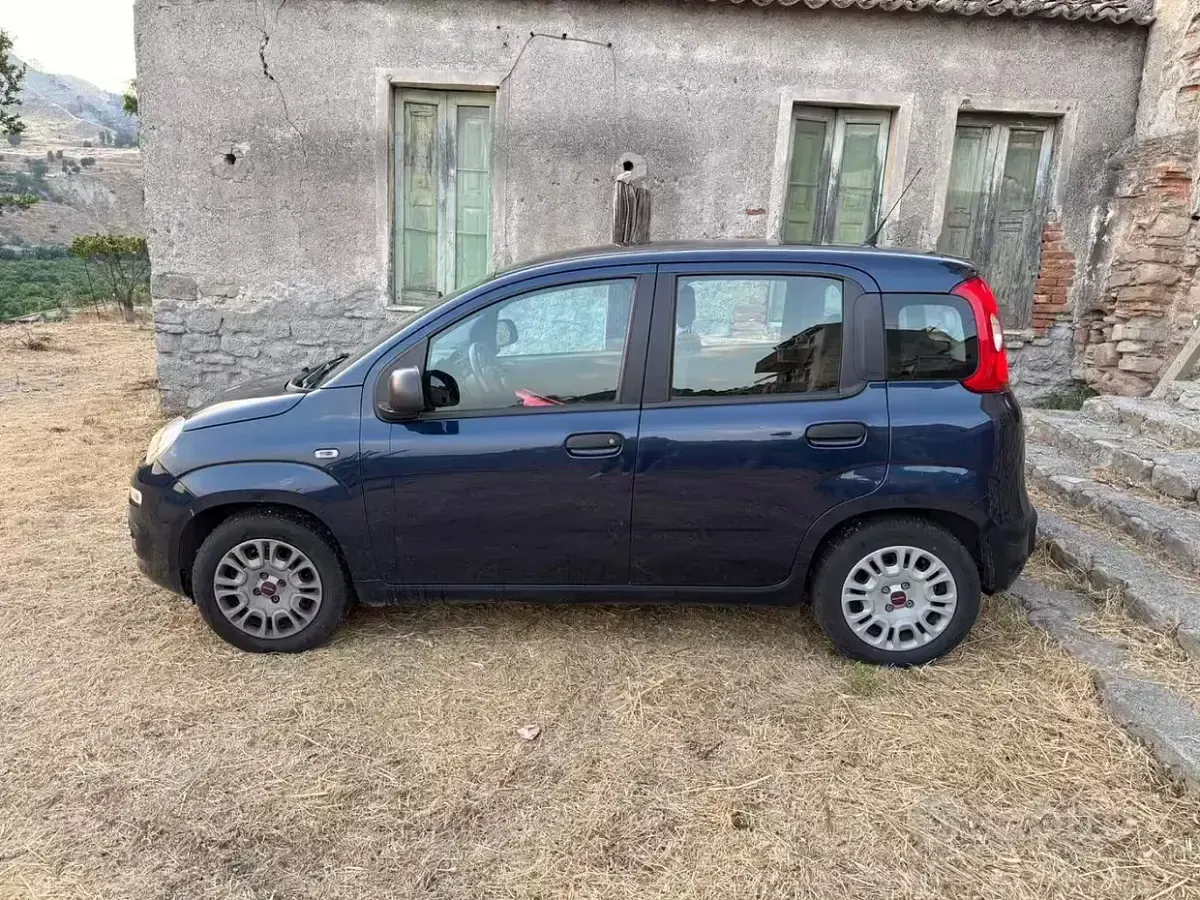 Usata Fiat Panda 69 CV (50 kW) 2018 Bluazzurro Utilitaria