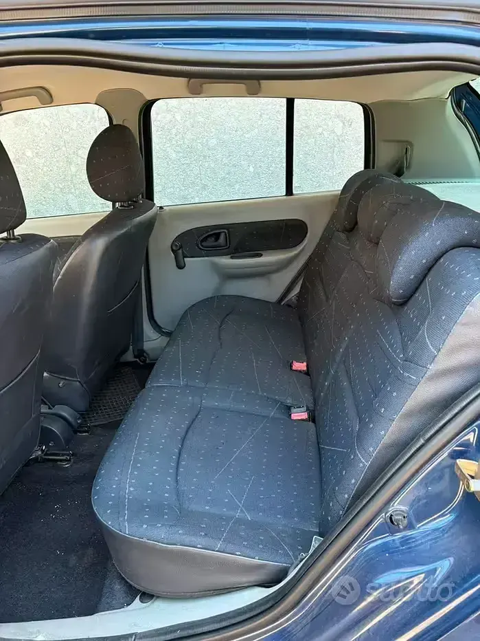 Usata Renault Clio 75 CV (55 kW) 2001 Bluazzurro Berlina