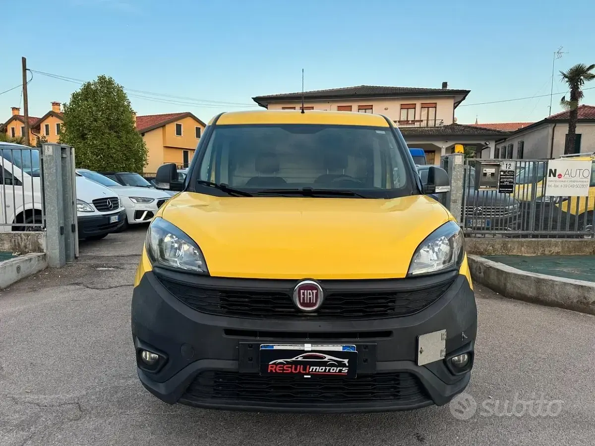 Usata Fiat Doblò 95 CV (69 kW) 2019 Giallo Monovolume