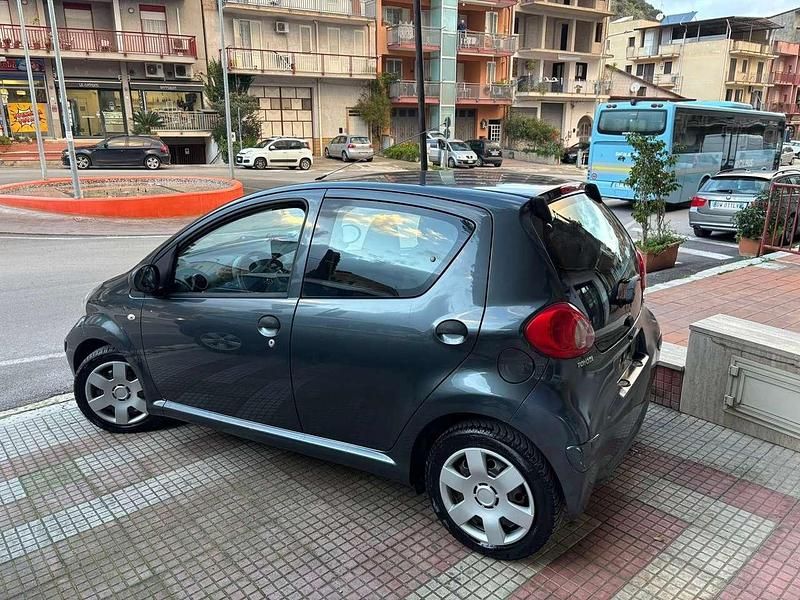 Usata Toyota Aygo 68 CV (50 kW) 2008 Grigio Utilitaria