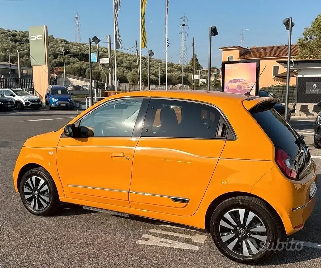 Usata Renault Twingo Techno 60 kW (82 CV) 2023 Arancione Utilitaria