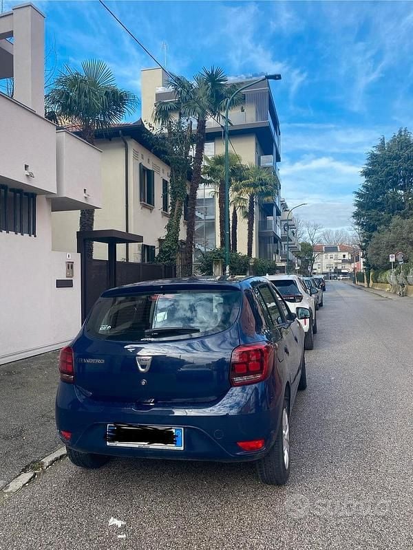 Usata Dacia Sandero Comfort 90 CV (66 kW) 2018 Blu Berlina