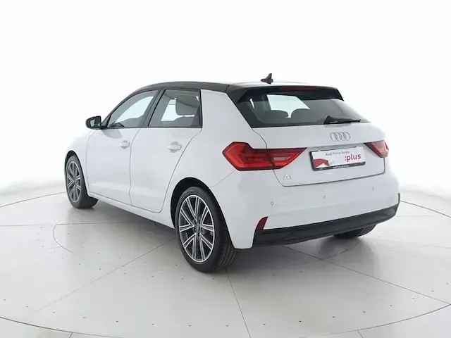 Usata Audi A1 Sportback Admired 110 CV (80 kW) 2023 Bianco ghiaccio metallizzato nero mito metallizzato Utilitaria