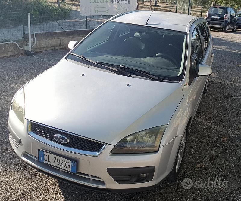 Usata Ford Focus 90 CV (66 kW) 2007 Grigio Station wagon