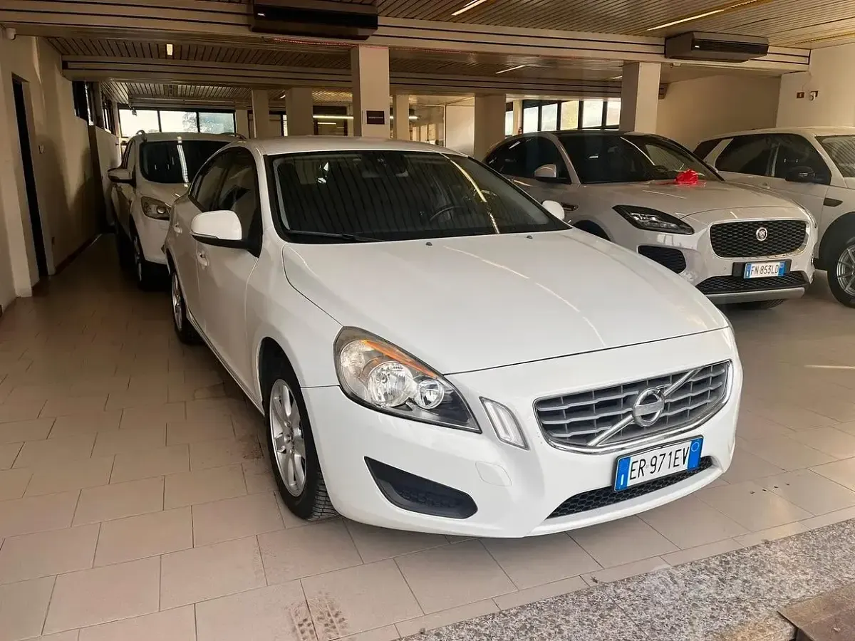 Usata Volvo S60 Kinetic 136 CV (100 kW) 2013 Bianco Berlina