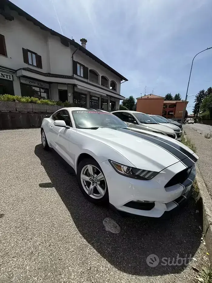 Usata Ford Mustang 317 CV (233 kW) 2017 Bianco Coupé