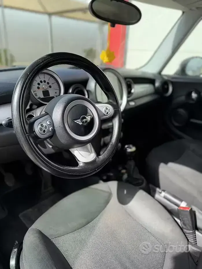 Usata Mini Cooper D 109 CV (80 kW) 2007 Bianco Utilitaria