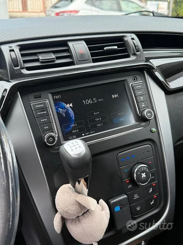 Usata Mahindra KUV100 87 CV (63 kW) 2020 Grigio SUV