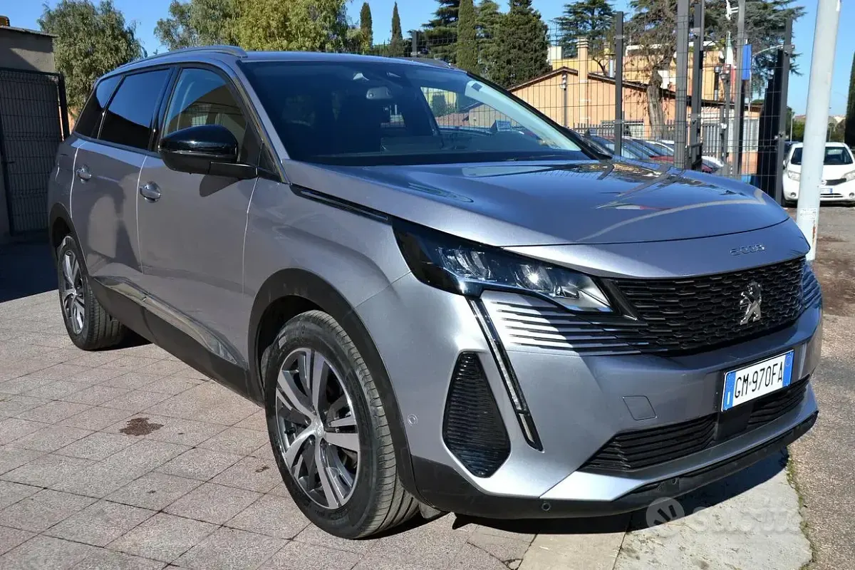 Usata Peugeot 5008 Allure 131 CV (96 kW) 2022 Grigio SUV