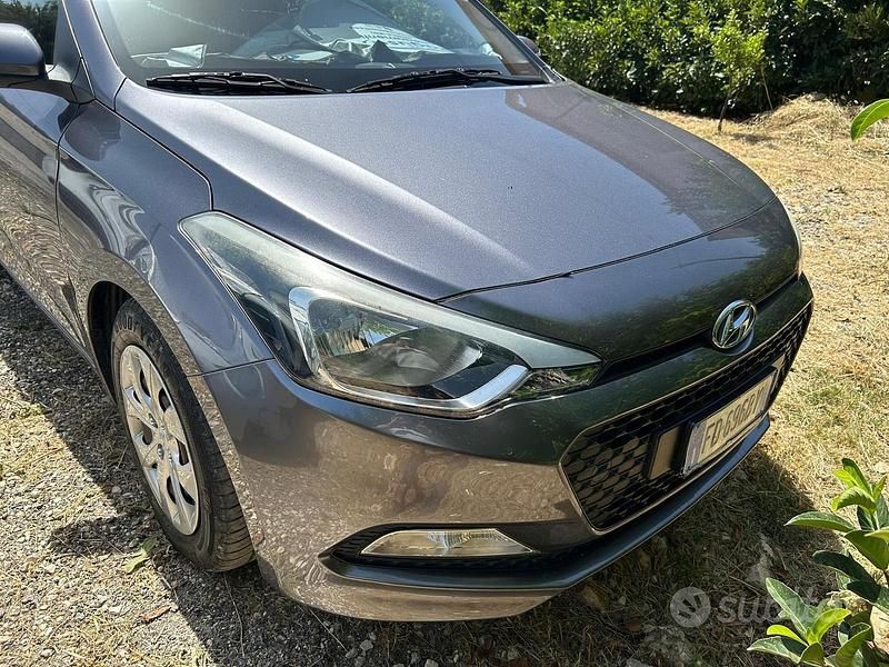 Usata Hyundai i20 75 CV (55 kW) 2016 Grigio Utilitaria