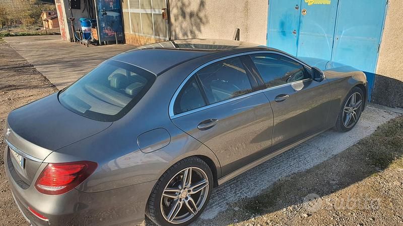 Usata Mercedes E220 194 CV (142 kW) 2016 Grigio Berlina
