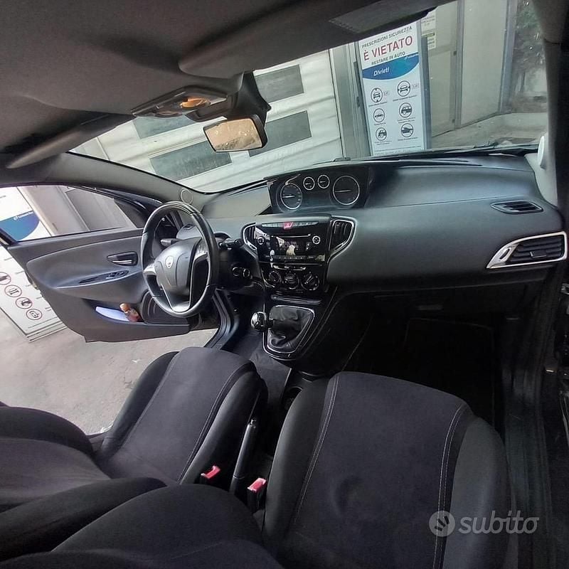 Usata Lancia Ypsilon 95 CV (69 kW) 2013 Nero Utilitaria