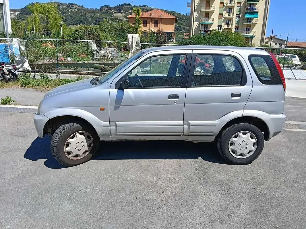 Usata Daihatsu Terios 86 CV (63 kW) 2000 Argento SUV