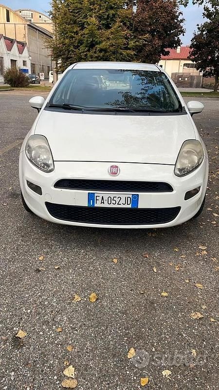 Usata Fiat Grande Punto 65 CV (47 kW) 2015 Bianco Utilitaria