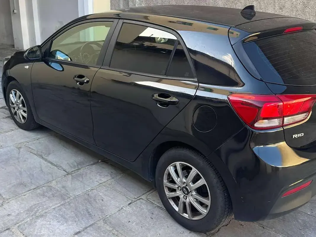 Usata Kia Rio Active 77 CV (56 kW) 2018 Nero Berlina