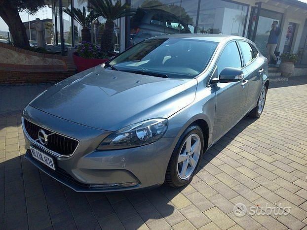 Usata Volvo V40 CC 120 CV (88 kW) 2018 Grigio Station wagon